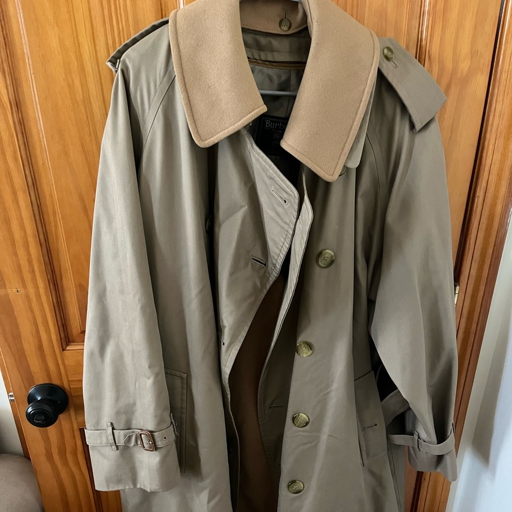 Authentic Burberry Trench Coat with Liner (XL)